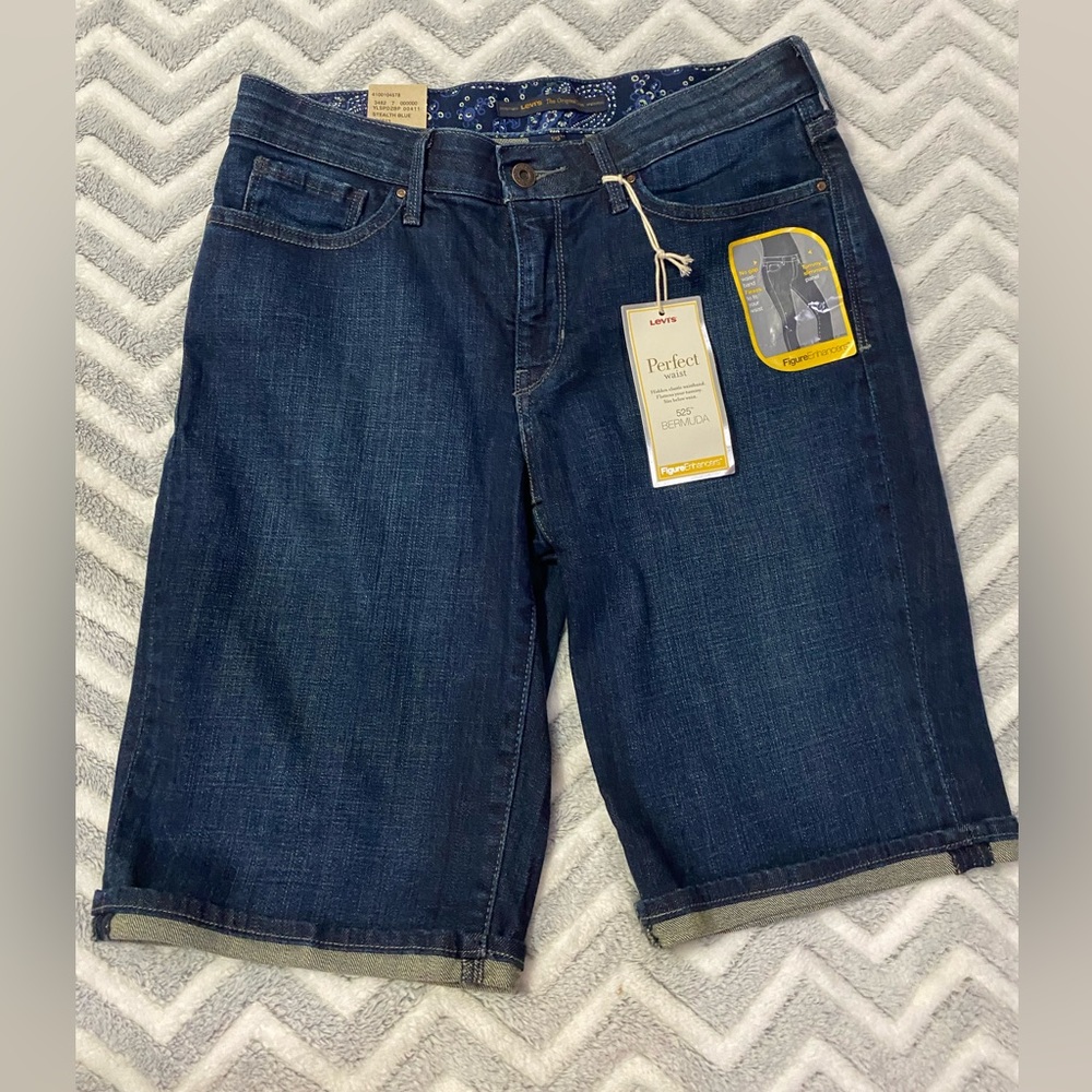 NWT Misses Levi’s Size 8 525 Bermuda Shorts with Tummy Slimming Panel